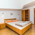 Princ Hrvoje- One-bedroom With Balcony- 1 Lägenhet