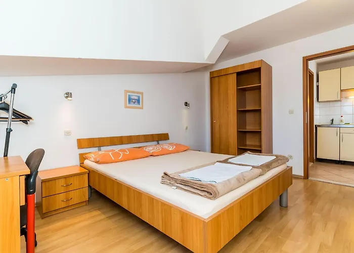 Princ Hrvoje- One-bedroom With Balcony- 1 Apartament